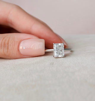 Bague de fiançailles solitaire en diamant Moissanite à halo caché de 3,0 ct à taille radiante 