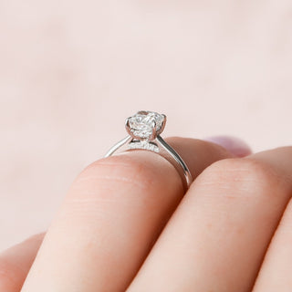 Bague de fiançailles avec halo caché en moissanite en forme de coussin de 1,0 ct