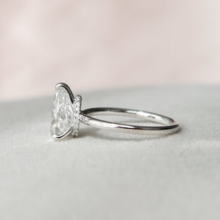 Bague de fiançailles avec halo caché en moissanite en forme de poire de 1,50 ct