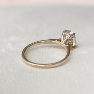 Bague de fiançailles avec halo caché en moissanite de forme ovale de 1,5 ct