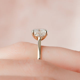 Bague de fiançailles avec halo caché en moissanite de forme ovale de 1,5 ct