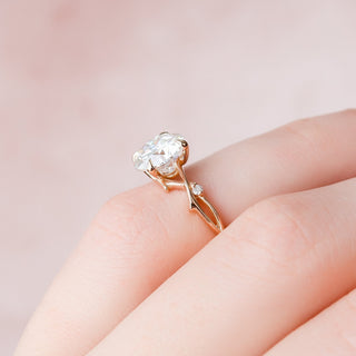 Bague de fiançailles en moissanite à taille ronde et sertie de brindilles pavées de 2 ct