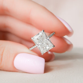 Bague de fiançailles en moissanite à halo caché de taille radiante 5,0 СT