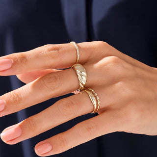 Alliance de mariage torsadée en diamants et moissanite à coupe ronde pour femme 