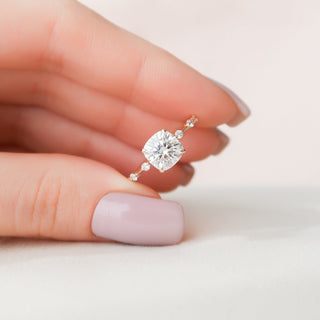 Bague de fiançailles solitaire en moissanite en forme de coussin de 2,0 ct