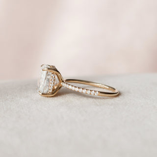 Bague de fiançailles en moissanite de style coussin pavé et halo caché de 4,50 ct