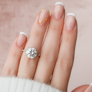 Bague de fiançailles en moissanite à taille ronde et sertissage pavé délicat de 4,0 ct