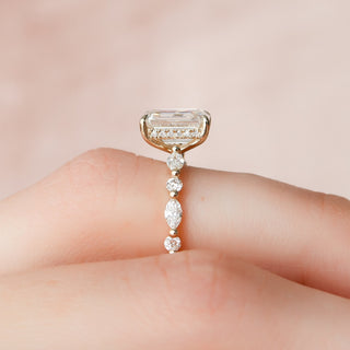 Bague de fiançailles en moissanite avec halo caché et sertissage pavé d'émeraude 2.0