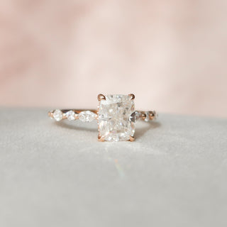 Bague de fiançailles avec halo caché en moissanite taille coussin allongée de 2,50 ct