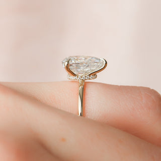 Bague de fiançailles avec halo caché en moissanite en forme de poire de 2,0 ct