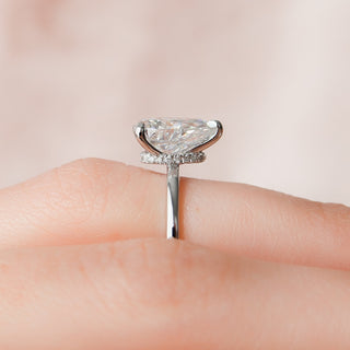 Bague de fiançailles avec halo caché en moissanite en forme de poire de 1,50 ct