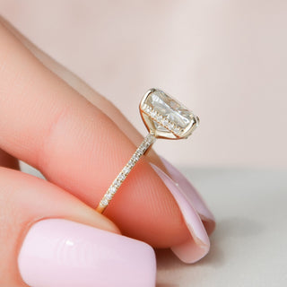 Bague de fiançailles avec halo caché en moissanite en forme de coussin de 2,0 ct