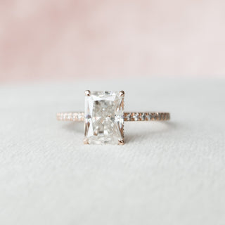 Bague de fiançailles pavée de diamants en moissanite à halo caché de 2,0 ct à taille radiante 