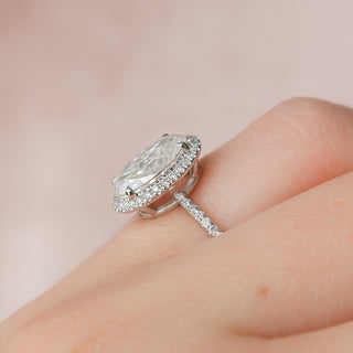 Anillo de compromiso con pavé de diamantes y moissanita con halo de corte ovalado de 2,50 ct a 4,0 ct 