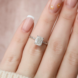 Bague de fiançailles avec halo caché en moissanite en forme de coussin de 2,0 ct