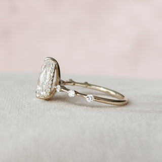 Bague de fiançailles en forme de poire avec halo caché en moissanite et diamants pavés de petite taille de 2,0 ct 