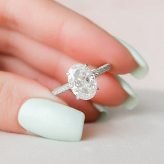 Bague de fiançailles en moissanite avec solitaire ovale et sertissage pavé de 3,0 ct