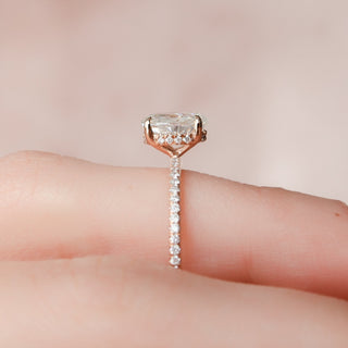 Bague de fiançailles avec halo caché en moissanite à taille ovale de 1,21 ct 