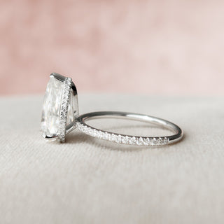 Bague de fiançailles en moissanite avec halo caché et pavé en forme de poire de 3,0 ct