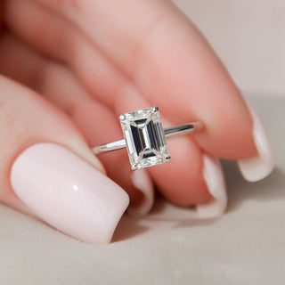 Bague de fiançailles en moissanite avec halo caché taille émeraude de 2,0 à 4,0 ct