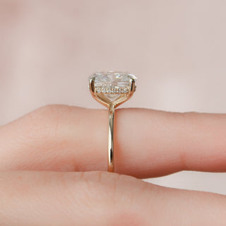 Anillo de compromiso con halo oculto de moissanita de talla cojín alargada de 2,0 CT a 4,0 CT