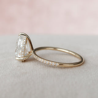 Bague de fiançailles en moissanite taille poire de 2,5 ct avec pavé et halo caché