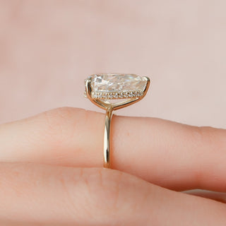 Anillo de compromiso solitario con diamante y moissanita con halo oculto en forma de pera de 3,0 quilates