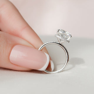 Bague de fiançailles pavée de moissanite à halo caché taille coussin de 4,50 ct