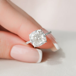 Bague de fiançailles pavée de moissanite à halo caché taille coussin de 4,50 ct