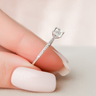 Bague de fiançailles avec halo caché en moissanite en forme de coussin de 1,0 ct