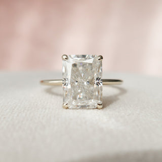 Bague de fiançailles en moissanite de style solitaire à taille radiante de 4,5 ct