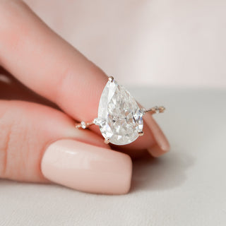 Bague de fiançailles en moissanite de style pavé délicat et solitaire en forme de poire de 5,0 ct Liste personnalisée pour Connie