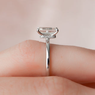 Bague de fiançailles en moissanite avec halo caché taille émeraude de 2,0 à 4,0 ct