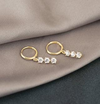 Boucles d'oreilles pendantes à trois diamants taille ronde pour femmes