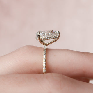 Bague de fiançailles en moissanite taille poire de 2,5 ct avec pavé et halo caché