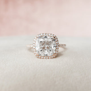 Bague de fiançailles en moissanite coussinée de 5,0 ct avec halo et pavé