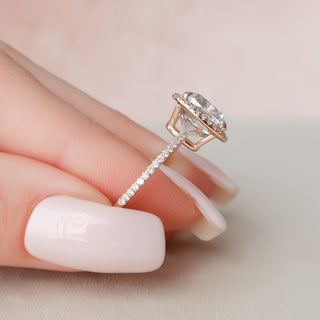 Bague de fiançailles en moissanite coussinée de 5,0 ct avec halo et pavé