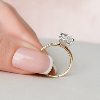 Bague de fiançailles en moissanite de style coussin pavé et halo caché de 4,50 ct