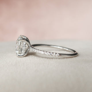 Bague de fiançailles avec halo caché en moissanite ronde pavée de diamants de 2,50 ct