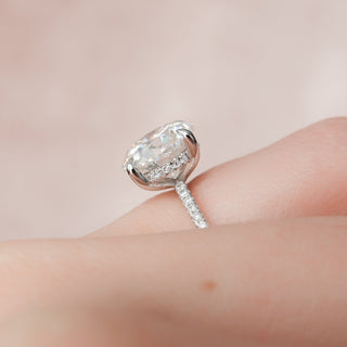 Bague de fiançailles en moissanite à halo caché et taille ronde de 2,50 ct sertie de pavés