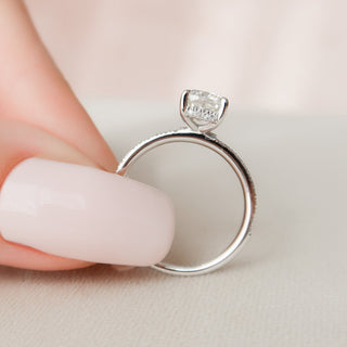 Bague de fiançailles avec halo caché en moissanite en forme de coussin de 1,0 ct