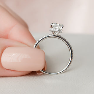 Bague de fiançailles pavée de moissanite à halo caché taille coussin de 1,50 ct 