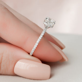 Bague de fiançailles pavée de moissanite à halo caché taille coussin de 1,50 ct 