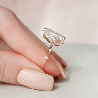 Anillo de compromiso con halo oculto de diamantes de moissanita de talla pera de 4,0 quilates