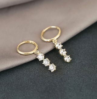 Boucles d'oreilles pendantes à trois diamants taille ronde pour femmes