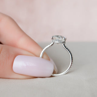 Bague de fiançailles à monture ouverte avec halo caché en moissanite taille ovale de 3,50 ct 