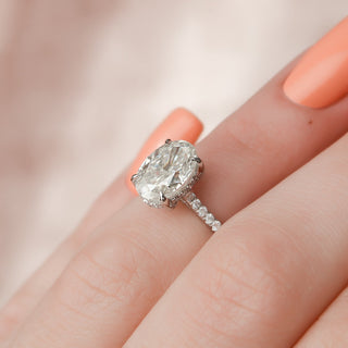 Bague de fiançailles en moissanite à halo caché de taille ovale de 1,0 à 2,50 ct