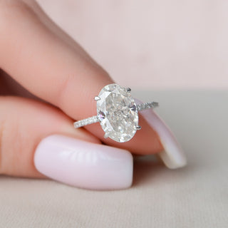 Bague de fiançailles en moissanite à taille ovale et sertissage pavé de 3,5 ct