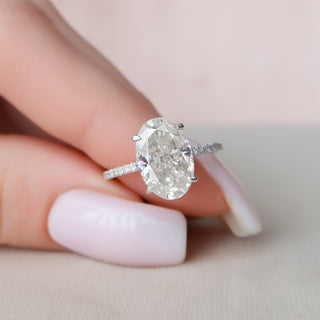 Bague de fiançailles à monture ouverte avec halo caché en moissanite taille ovale de 3,50 ct 