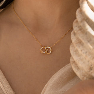 Collar de eternidad de diamantes y moissanita Sun &amp; Moon en oro macizo